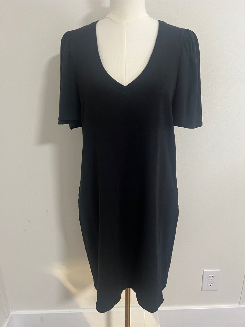 Nation LTD Black V-Neck Short Sleeve pullover Midi Dress
